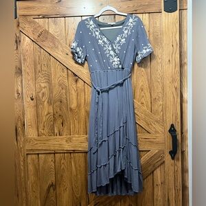 Elegant Gray Floral Embroidered Dress size small